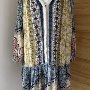 RD Style Beige and White Top